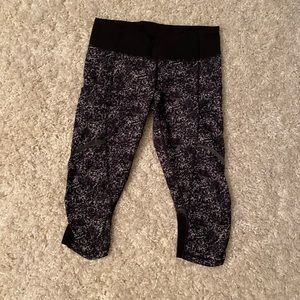 Lululemon cropped pattern leggings